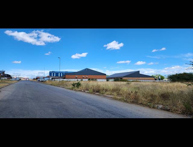 790M² VACANT LAND FOR SALE IN MAGNA VIA INDUSTRIAL